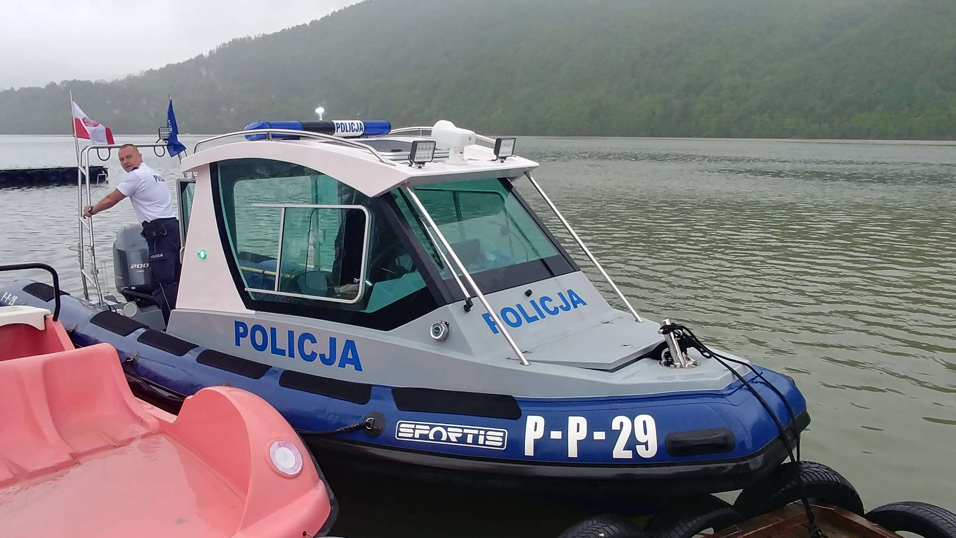 Nowa policyjna łódź na Jeziorze Międzybrodzkim [WIDEO]