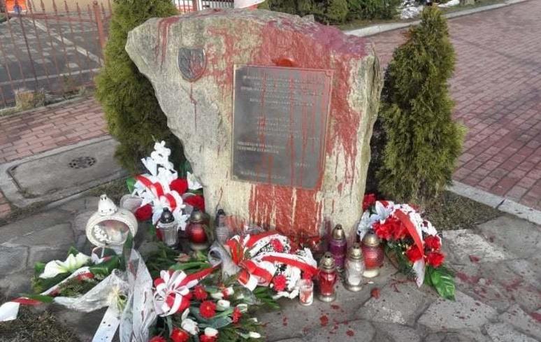 Sprawca znieważenia pomnika w Milówce zatrzymany! [WIDEO]